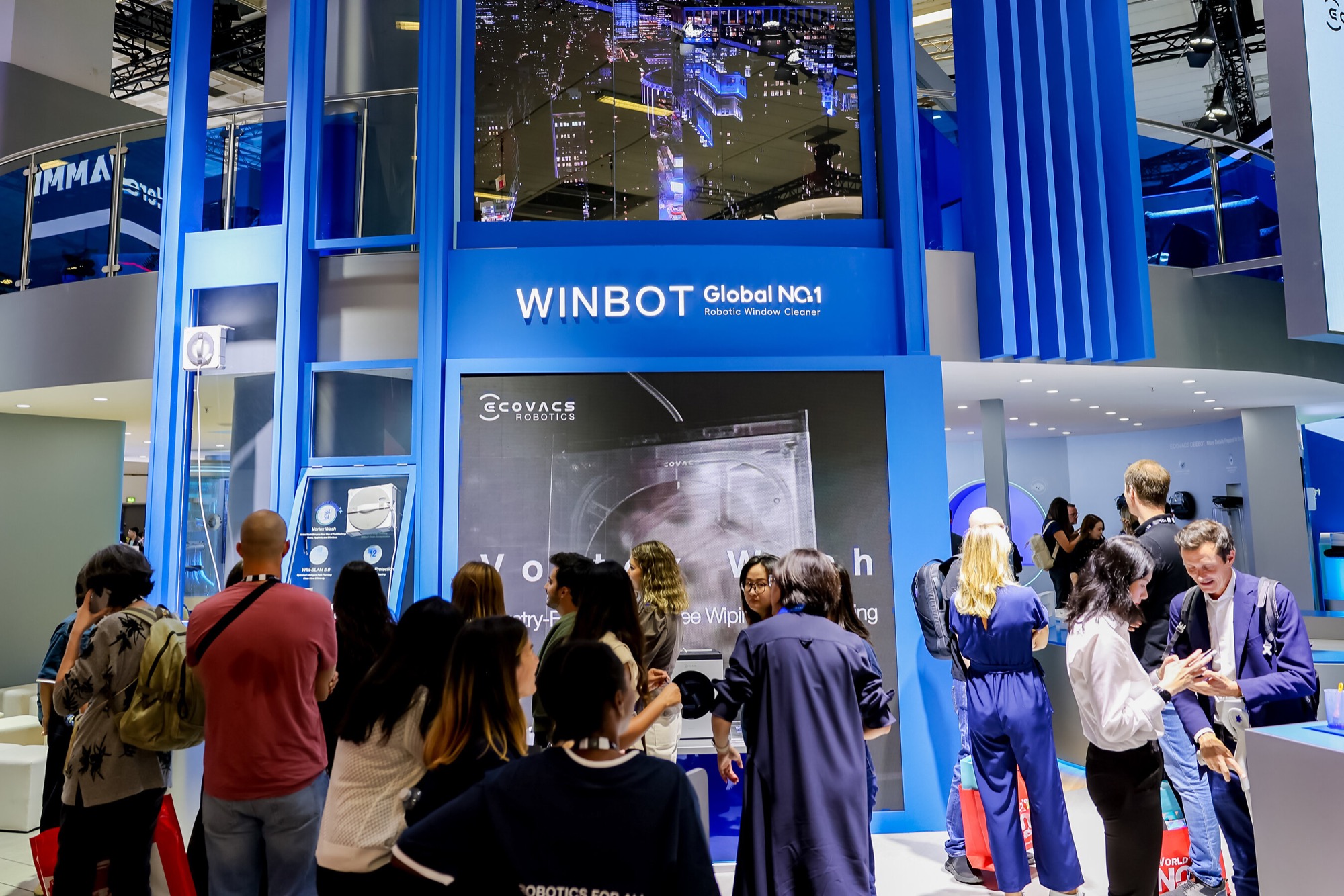 Stánek Ecovacs na IFA 2026 při představení rozšířeného portfolia robotů